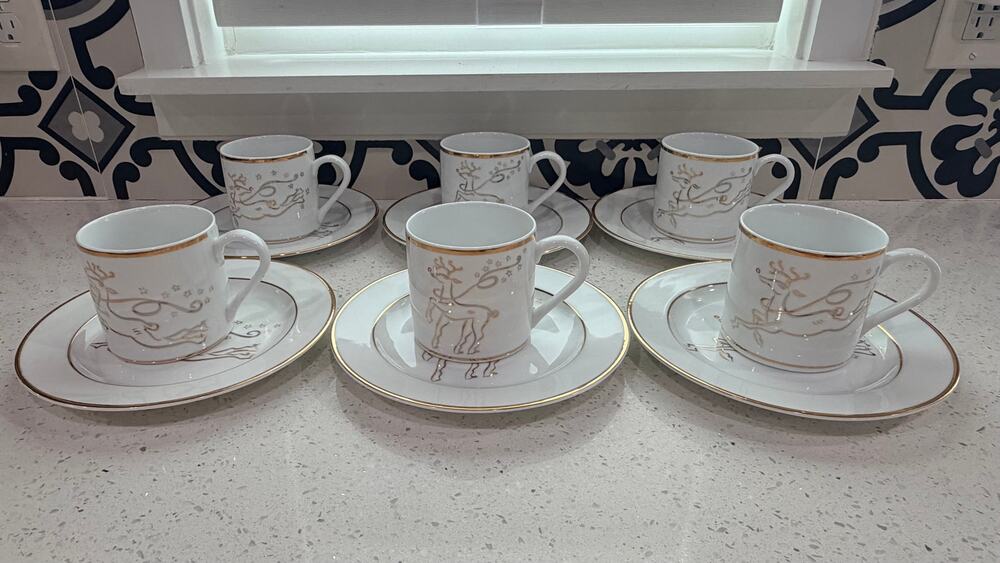The Rudolph Co Gold Reindeer Christmas Mugs 8in Plates 12 Pc Set of 6